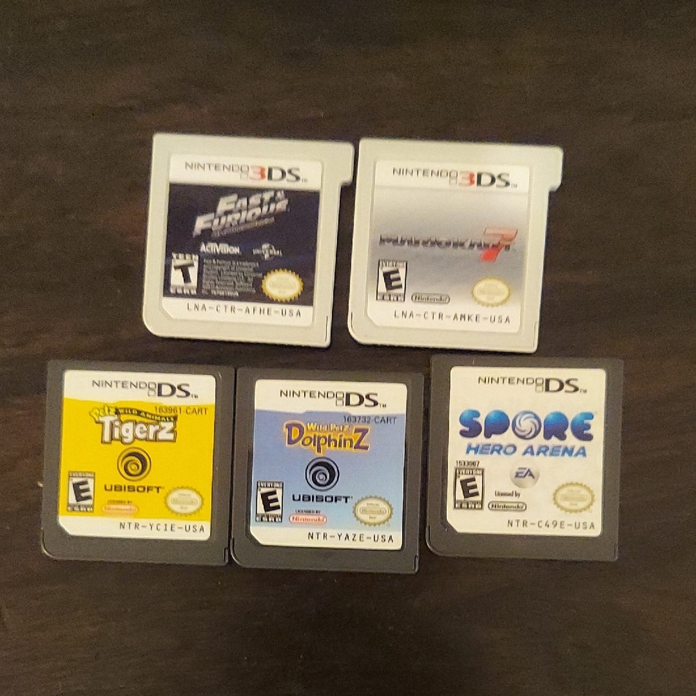 Nintendo 3DS and DS Game Cartridge Collection - Black, White, Yellow